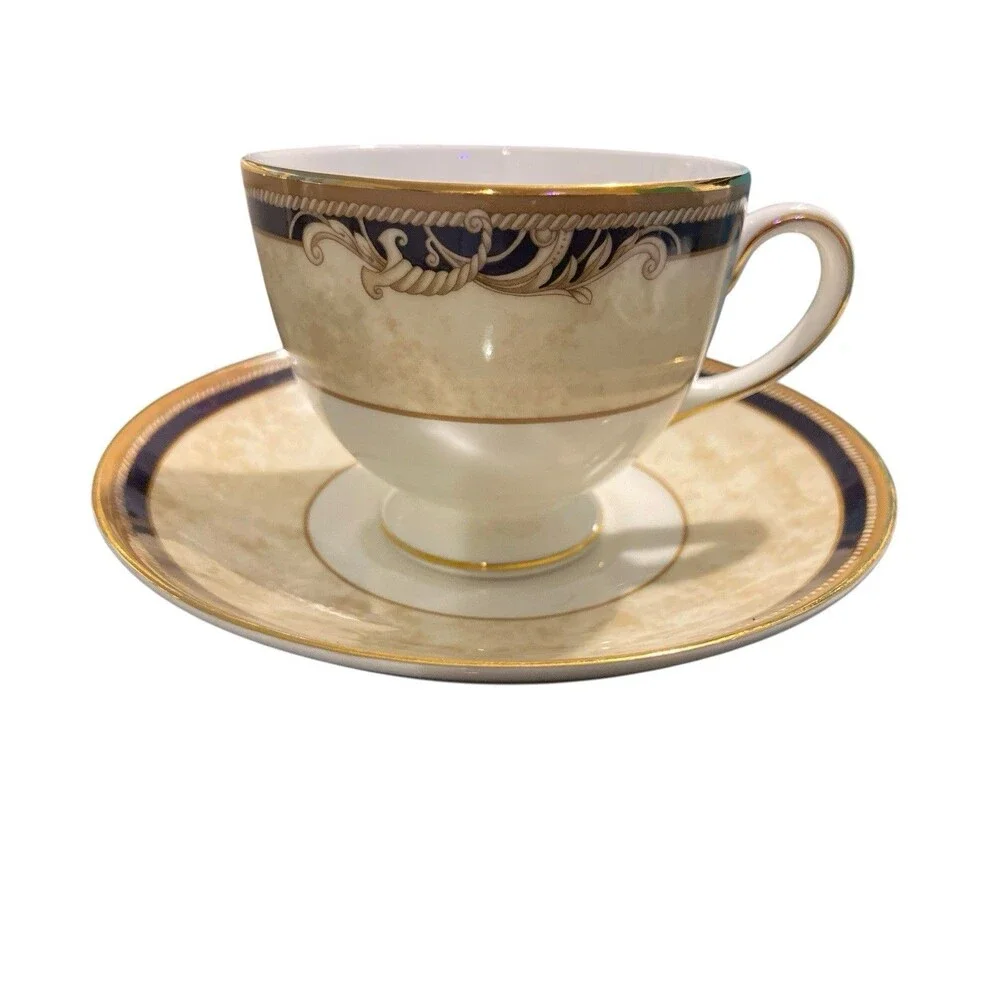 Wedgwood Corinth Cream & Black Teapot Set – 2 Cups‎ & Saucers – England
